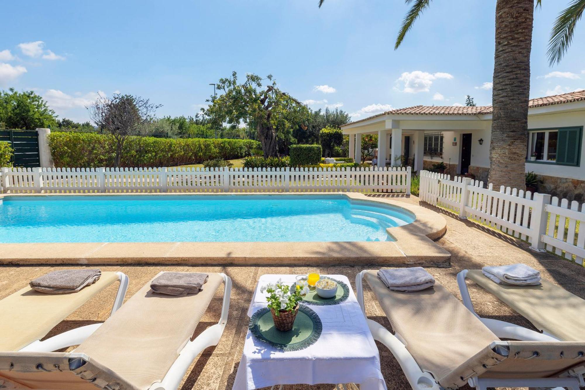 Ideal House For Two Families With Pool And Barbecue Plamanyola Exterior foto